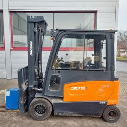 Doosan B30X-7 °°° 4-Rad Elektrostapler