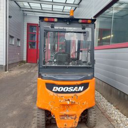 Doosan B30X-7 °°° 4-Rad Elektrostapler